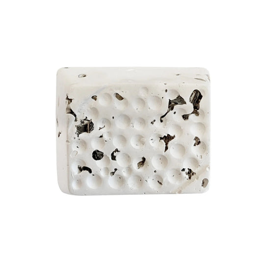 HARI Mineral Block with Dried Dandelion - 1.4oz